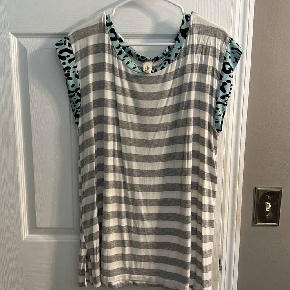 3 shirt bundle - Picture 4 of 4